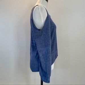 🎈 3/$15 Off the shoulder shirt